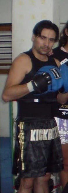 Sobre Mim 6 "Fundador do SkyTC em treino de Kickboxing, demonstrando foco, disciplina e alta performance física."